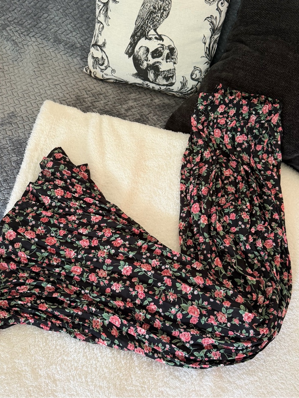 Women’s vintage flared black floral pants